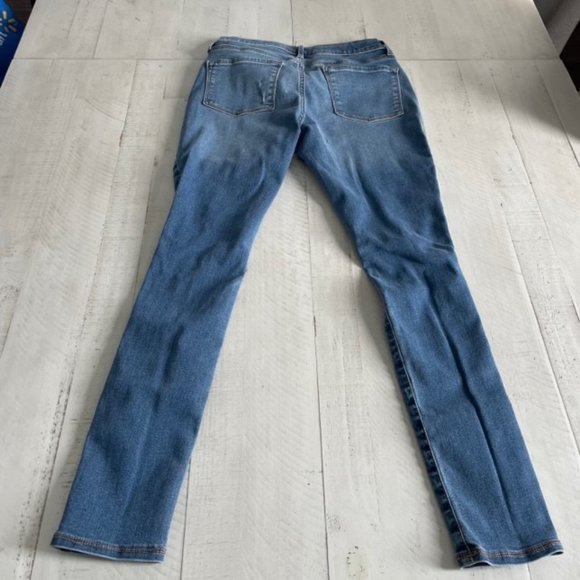 Old Navy High-Waisted Rockstar Stretch Ripped Super Skinny Jeggings for Girl's - Picture 4 of 4